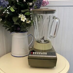 Vintage Hamilton Beach Olive Green 40 Ounce Glass Jar Blender #653-1, 14 Speed